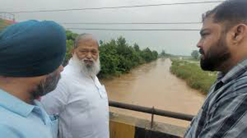 ਟਾਂਗਰੀ ਨਦੀ ਵਿੱਚ ਆਏ ਵੱਧ ਪਾਣੀ ਲਈ ਪ੍ਰਸ਼ਾਸਨ ਨੂੰ ਕੀਤਾ ਅਲਰਟ, ਤਾਂ ਜੋ ਲੋਕਾਂ ਨੂੰ ਸੁਰੱਖਿਅਤ ਸਥਾਨ 'ਤੇ ਲੈ ਜਾਇਆ ਜਾ ਸਕੇ-ਊਰਜਾ, ਟ੍ਰਾਂਸਪੋਰਟ ਅਤੇ ਕਿਰਤ ਮੰਤਰੀ ਅਨਿਲ ਵਿਜ